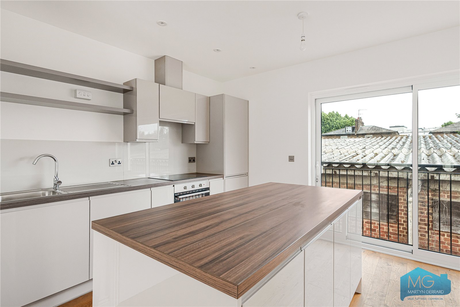 2 bedroom Apartment for sale - Martyn Gerrard