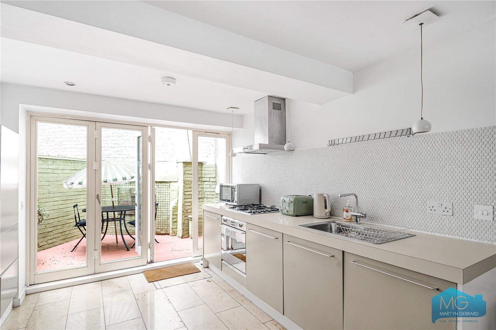 2 bedroom End of Terrace House for sale - Martyn Gerrard