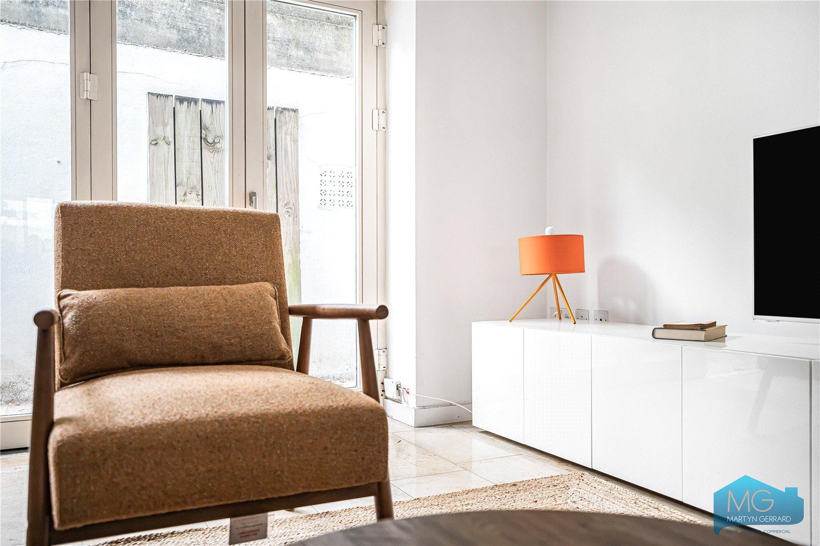 2 bedroom End of Terrace House for sale - Martyn Gerrard