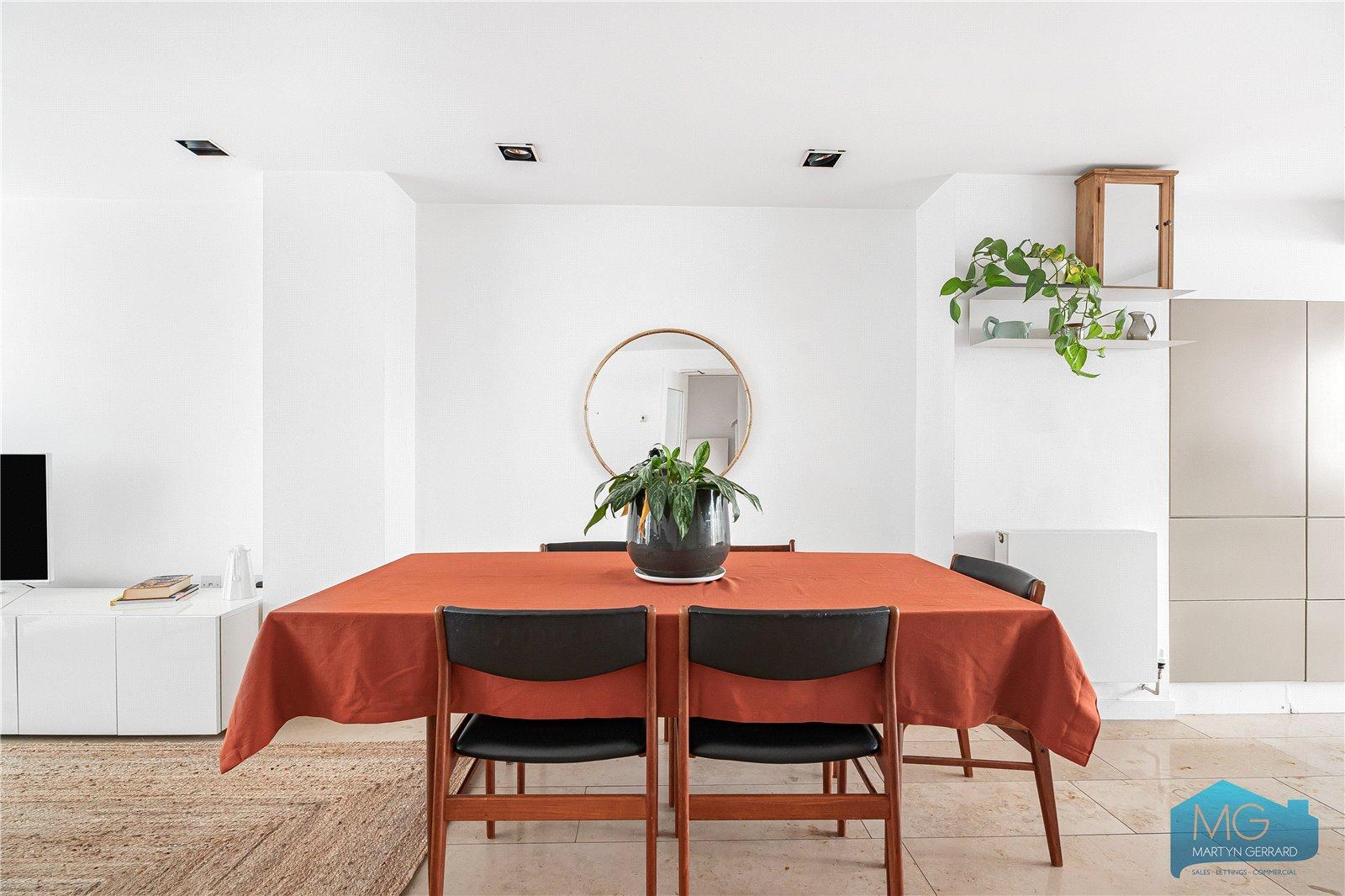 2 bedroom End of Terrace House for sale - Martyn Gerrard