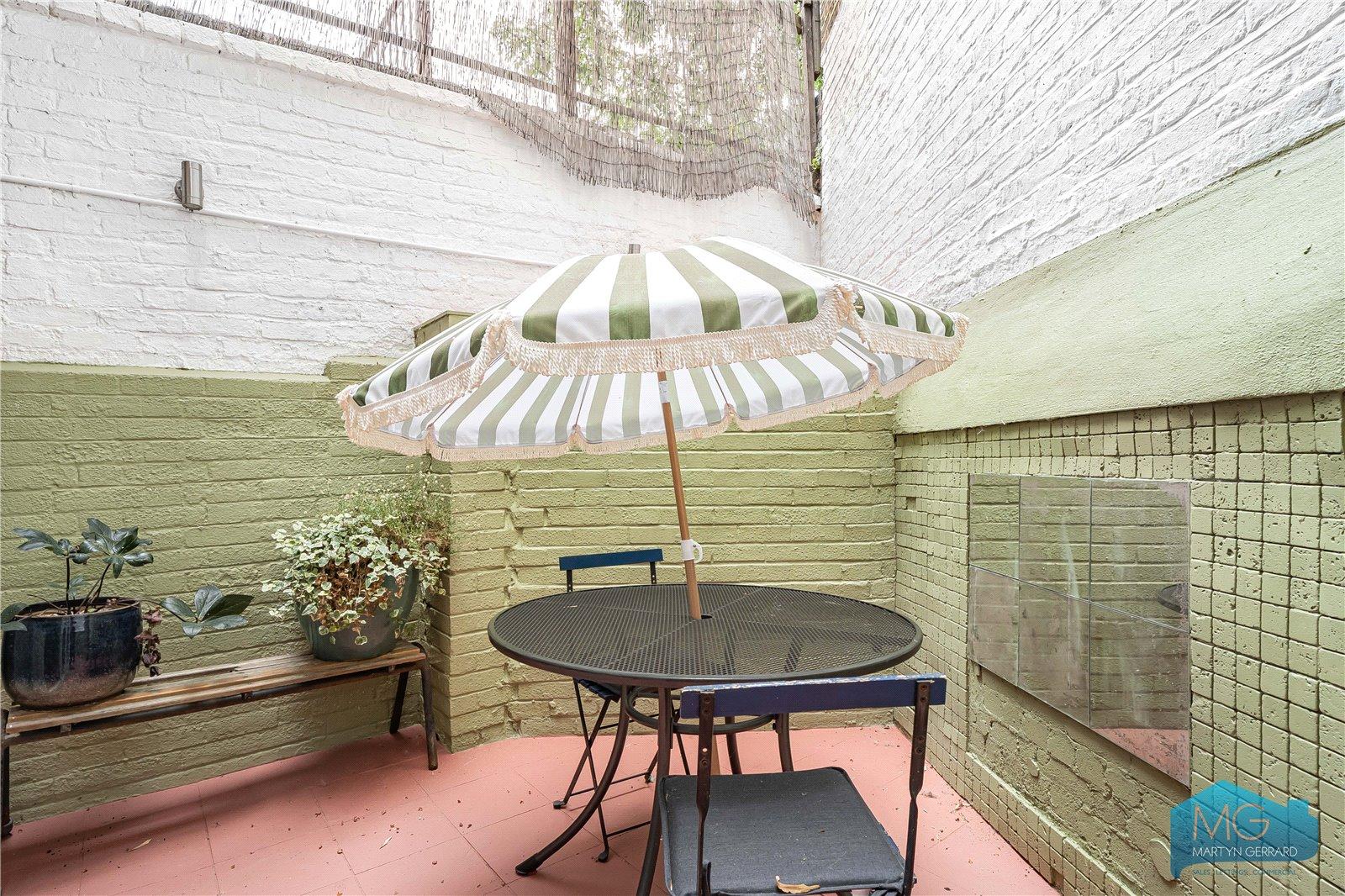 2 bedroom End of Terrace House for sale - Martyn Gerrard