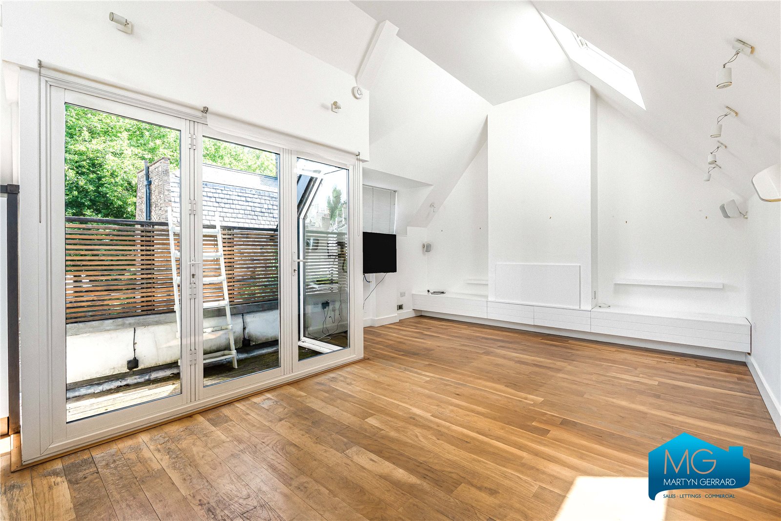2 bedroom Terraced House to rent - Martyn Gerrard