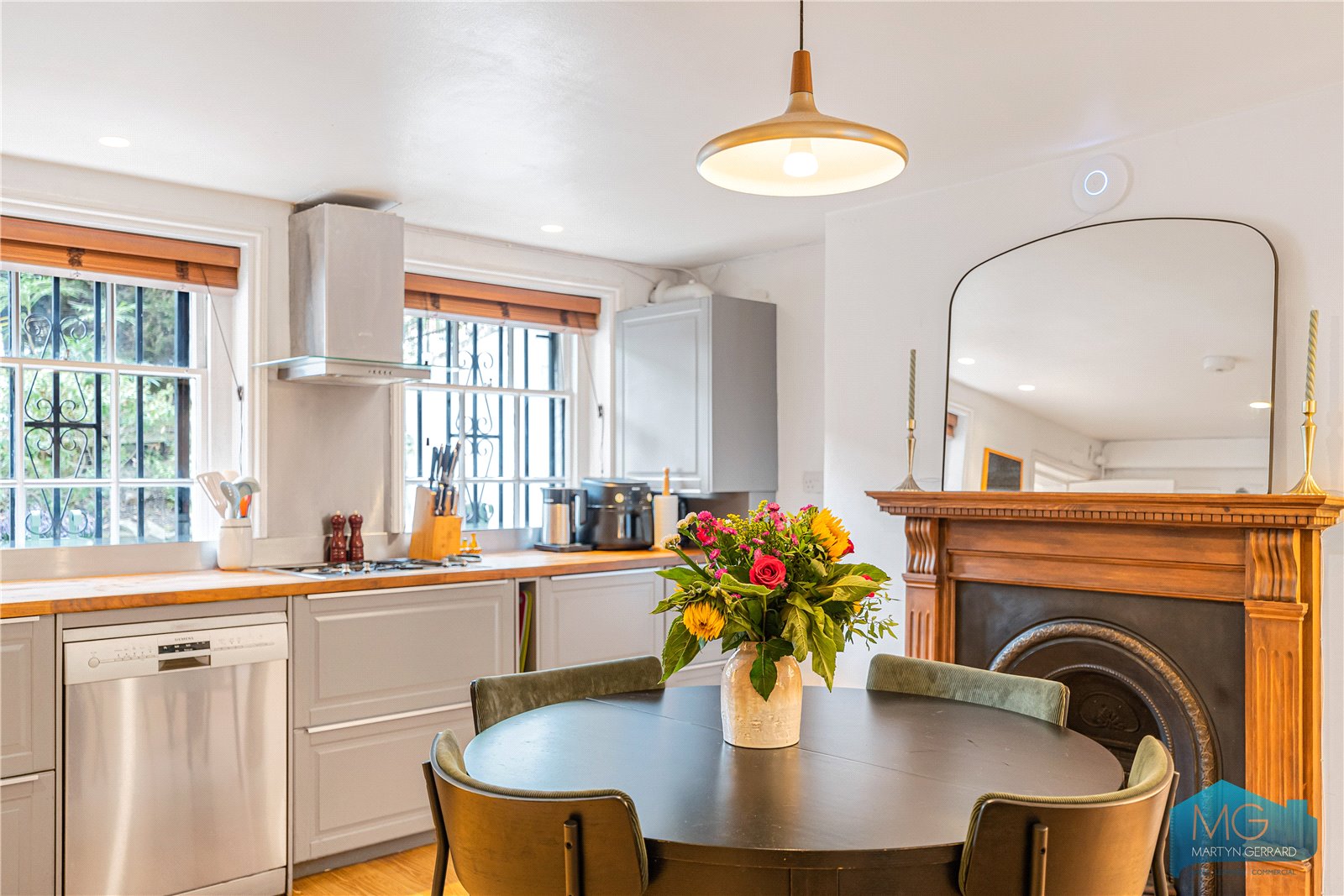 2 bedroom Apartment for sale - Martyn Gerrard