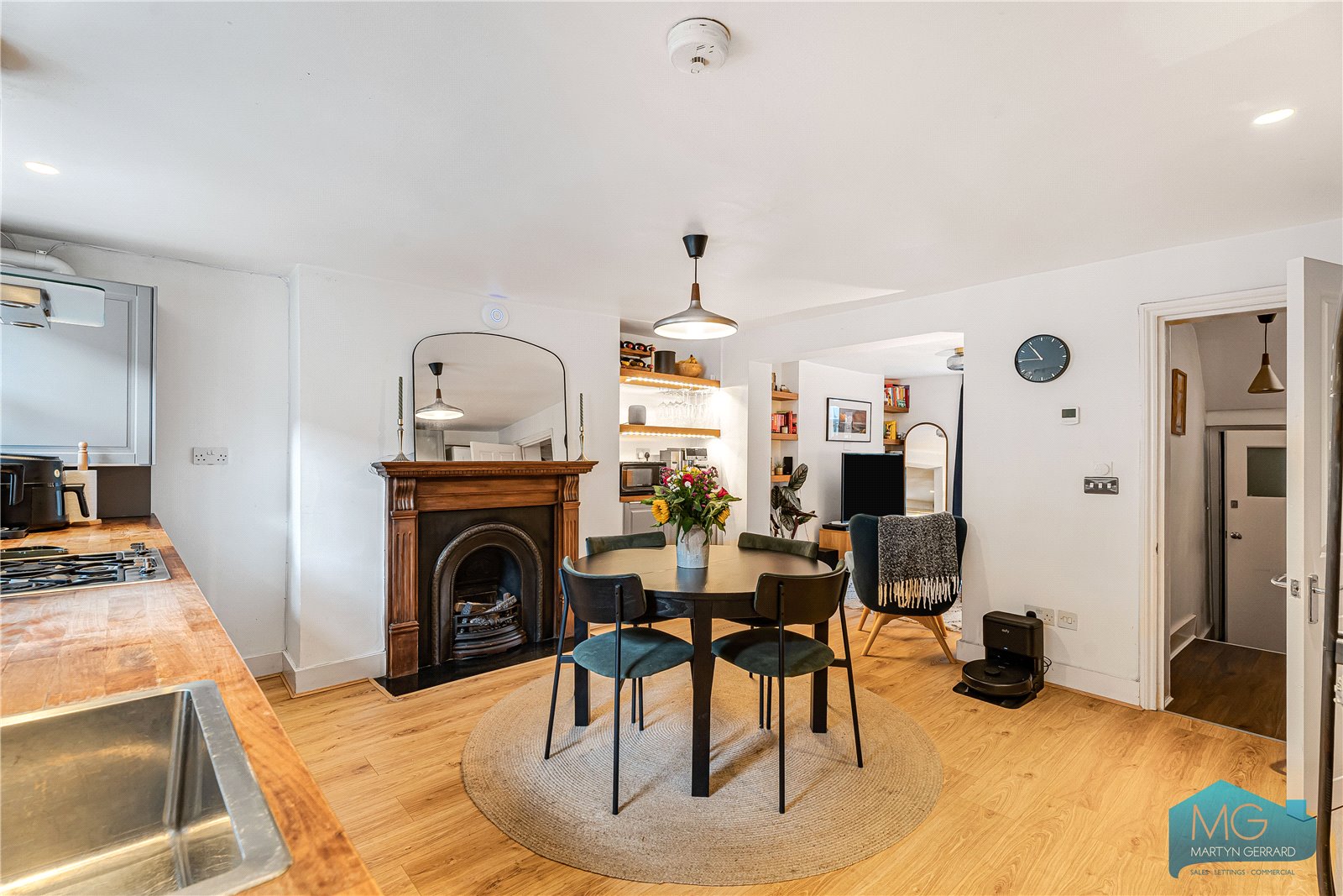 2 bedroom Apartment for sale - Martyn Gerrard