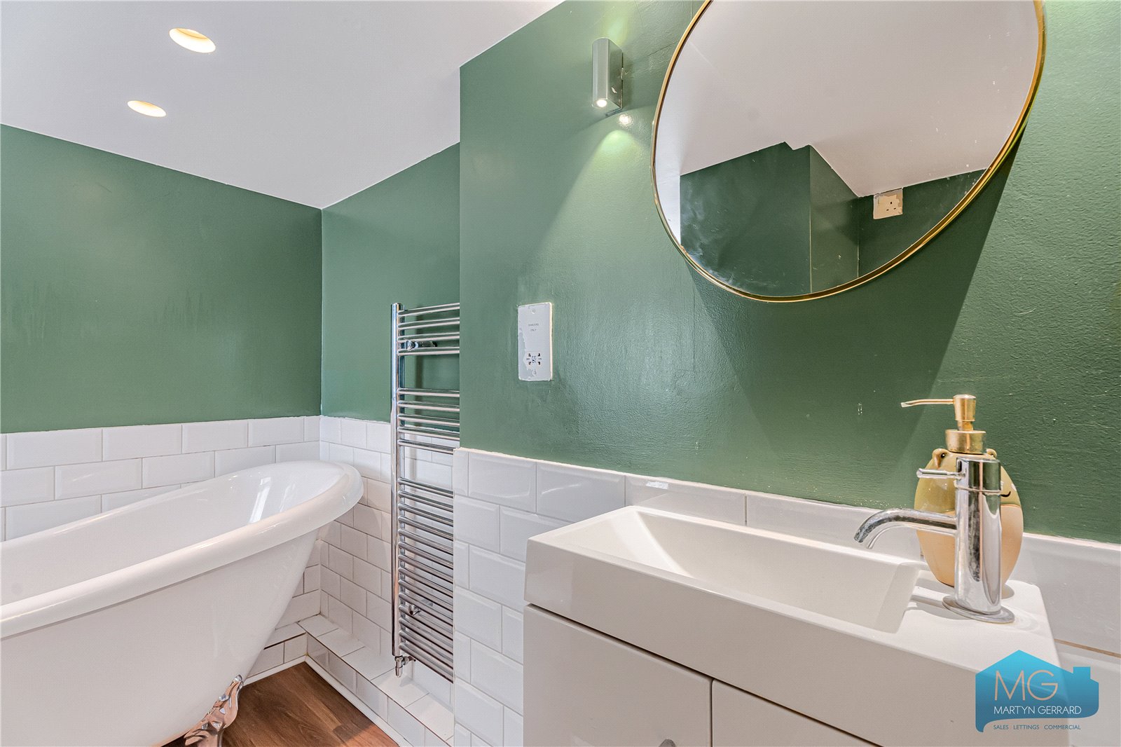 2 bedroom Apartment for sale - Martyn Gerrard