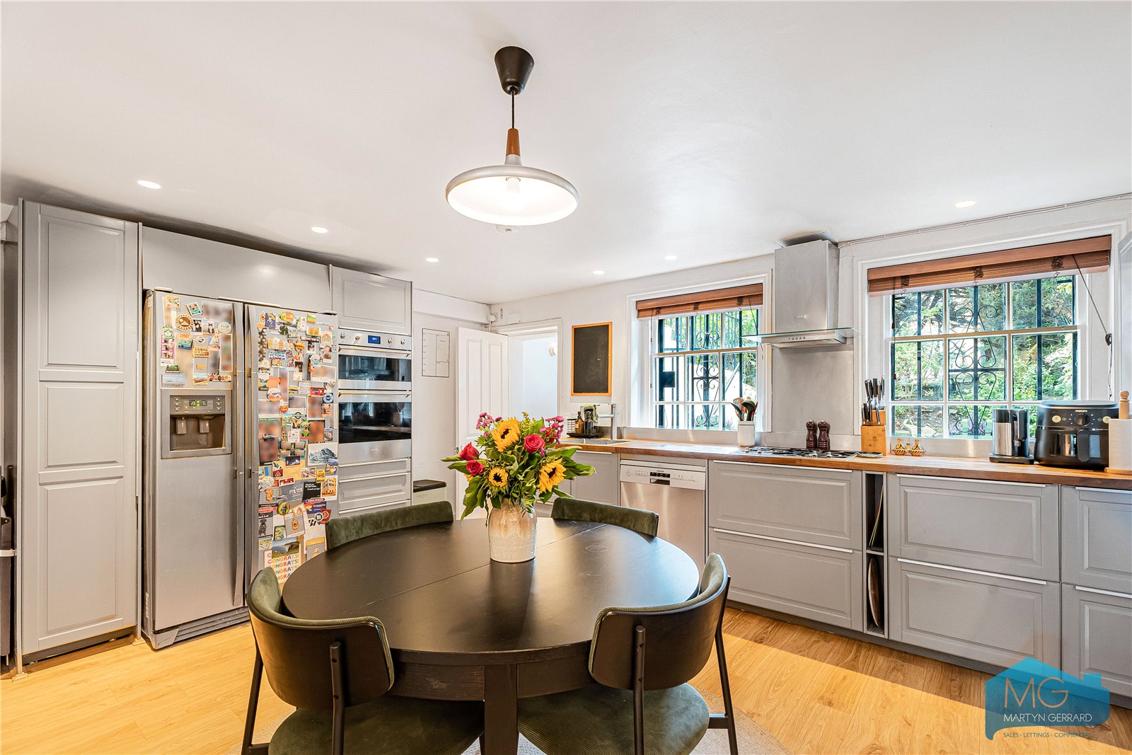 2 bedroom Apartment for sale - Martyn Gerrard