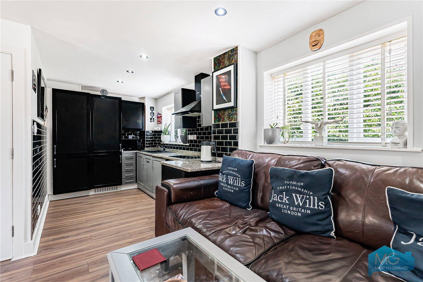 2 bedroom Apartment for sale - Martyn Gerrard