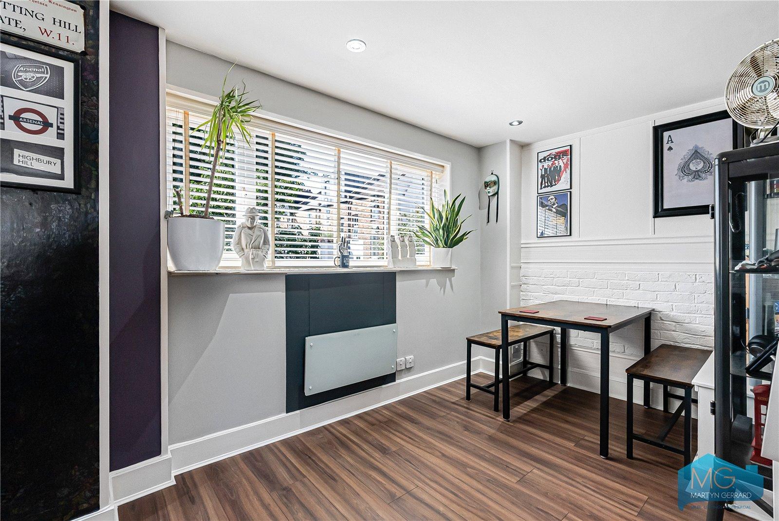 2 bedroom Apartment for sale - Martyn Gerrard