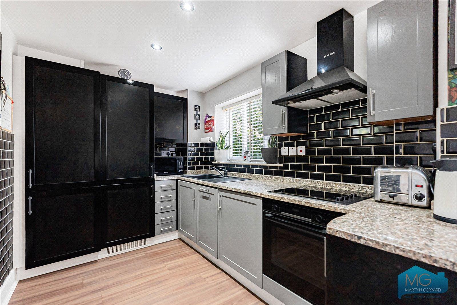 2 bedroom Apartment for sale - Martyn Gerrard
