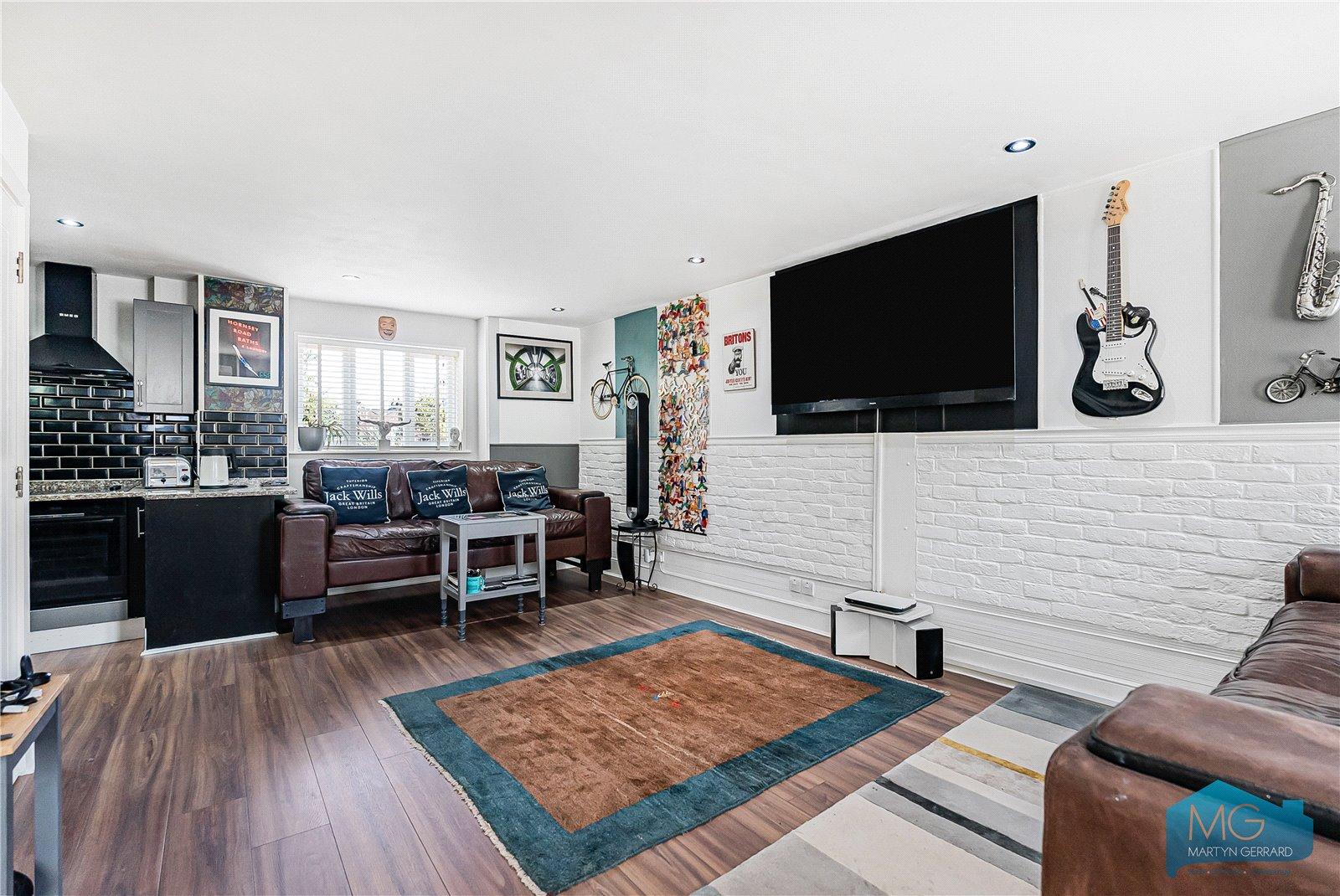 2 bedroom Apartment for sale - Martyn Gerrard
