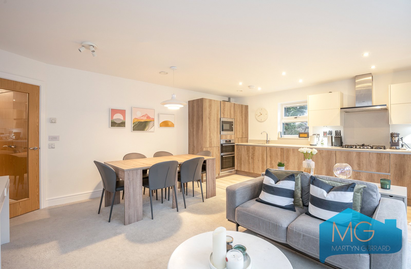 2 bedroom Apartment for sale - Martyn Gerrard