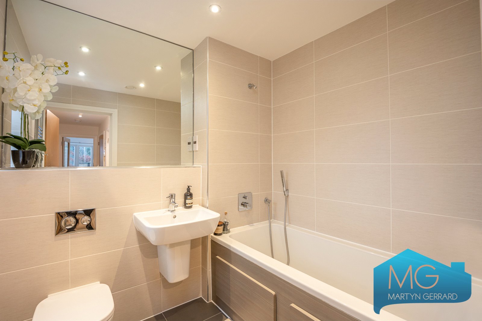 2 bedroom Apartment for sale - Martyn Gerrard