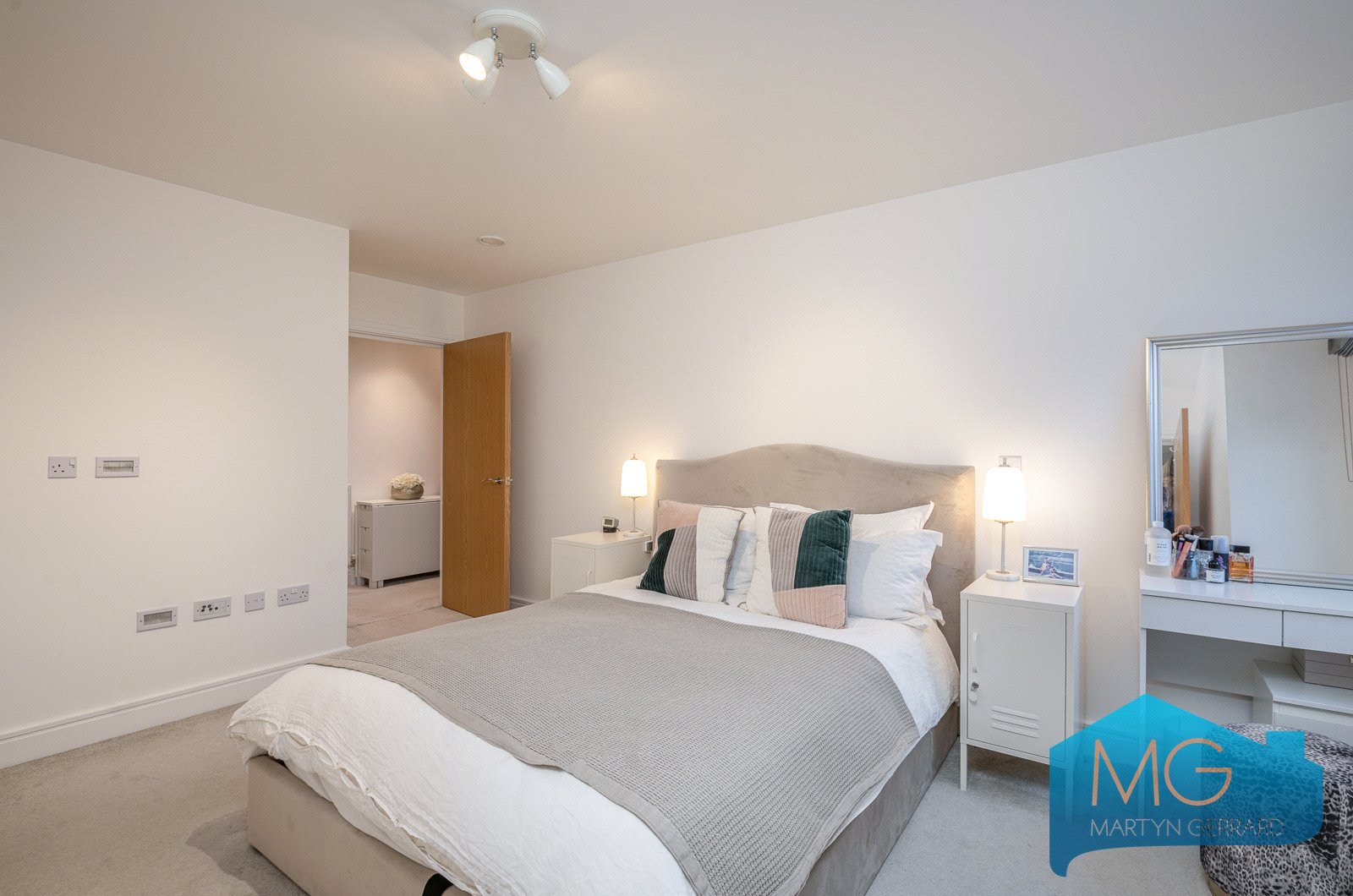 2 bedroom Apartment for sale - Martyn Gerrard