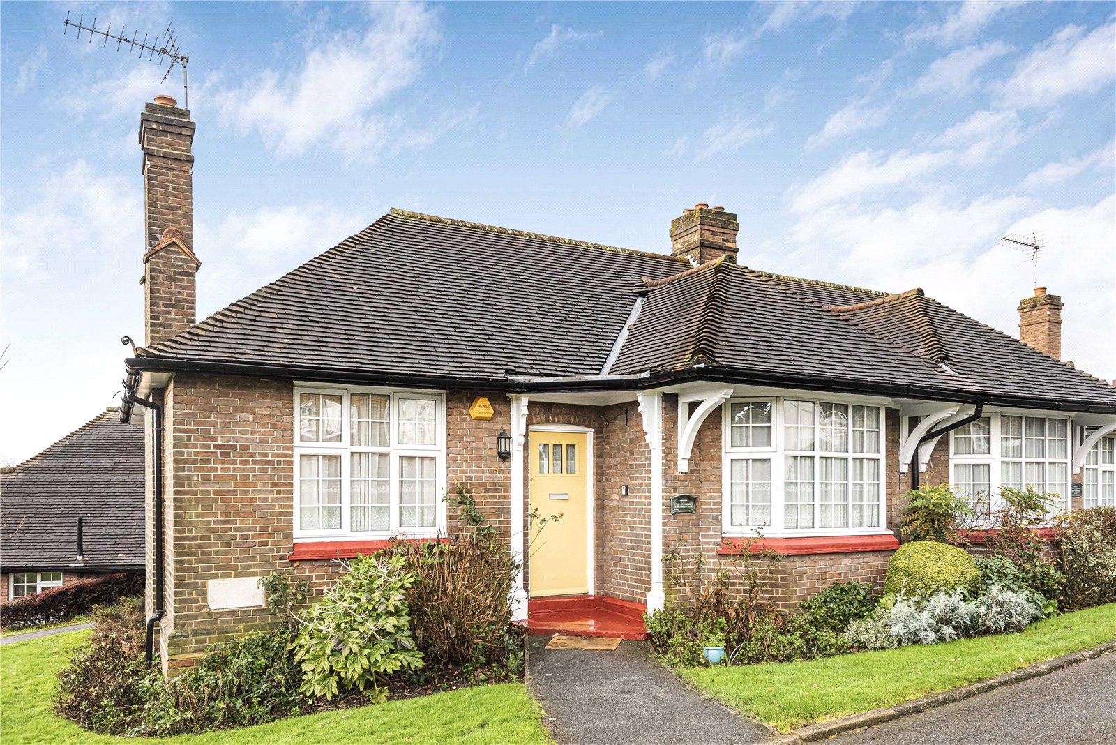 2 bedroom Semi-Detached Bungalow for sale - Martyn Gerrard