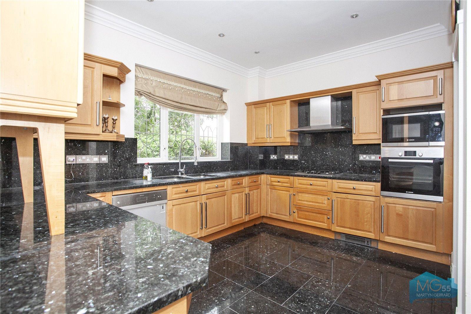 5 bedroom Detached House to rent - Martyn Gerrard