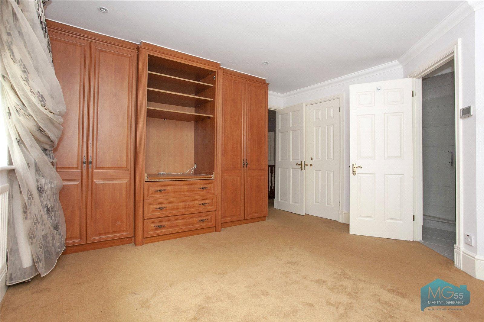 5 bedroom Detached House to rent - Martyn Gerrard