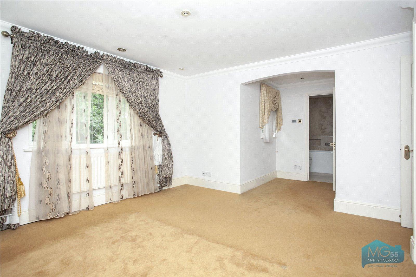 5 bedroom Detached House to rent - Martyn Gerrard