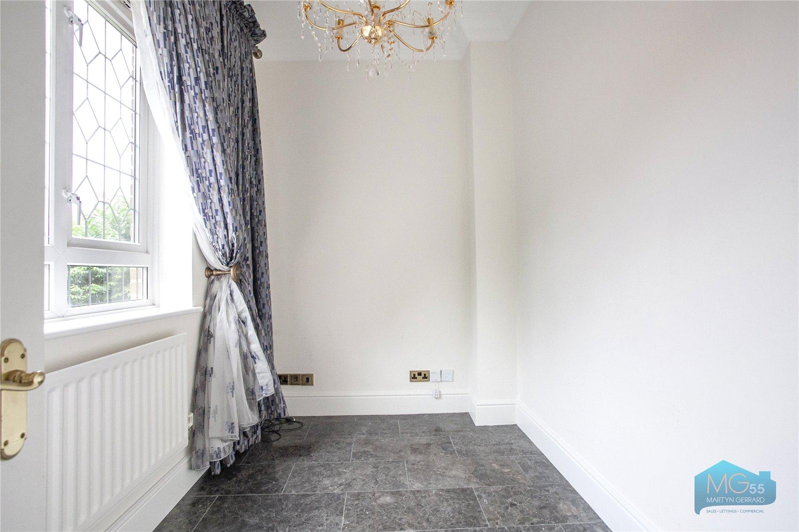 5 bedroom Detached House to rent - Martyn Gerrard