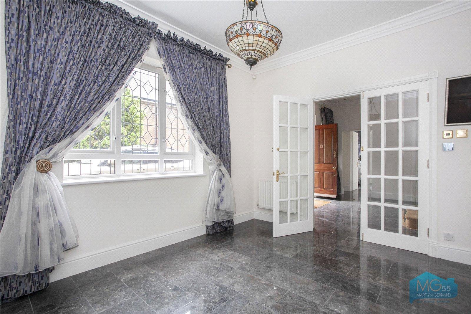 5 bedroom Detached House to rent - Martyn Gerrard
