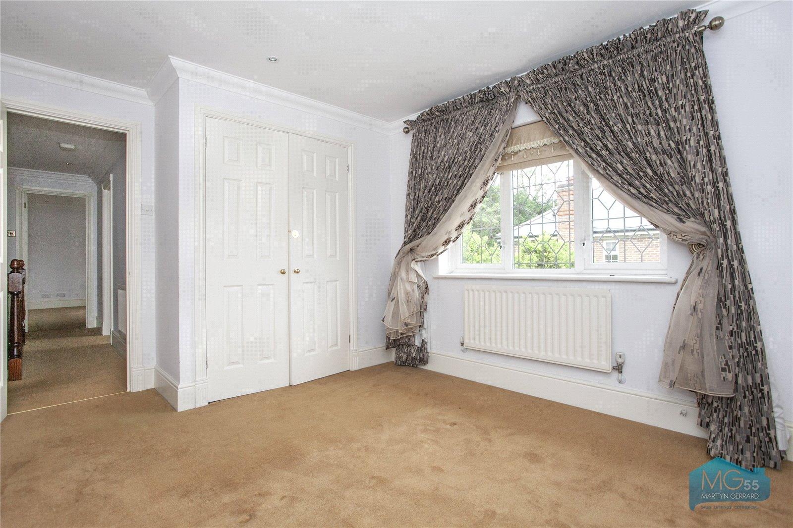 5 bedroom Detached House to rent - Martyn Gerrard