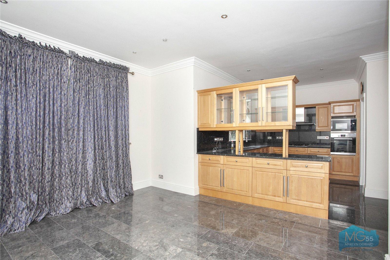 5 bedroom Detached House to rent - Martyn Gerrard