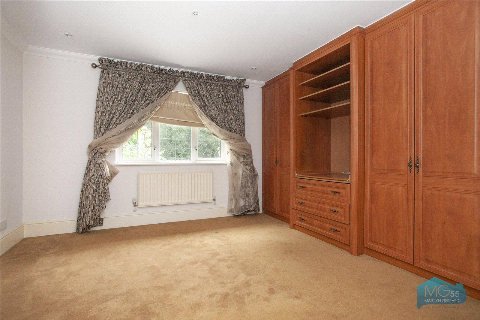 5 bedroom Detached House to rent - Martyn Gerrard