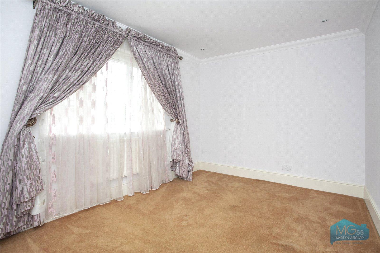 5 bedroom Detached House to rent - Martyn Gerrard
