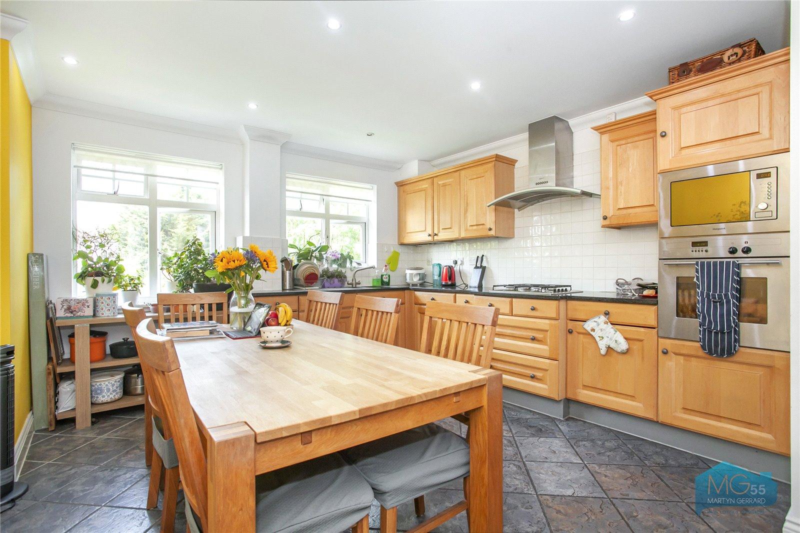 2 bedroom Apartment to rent - Martyn Gerrard