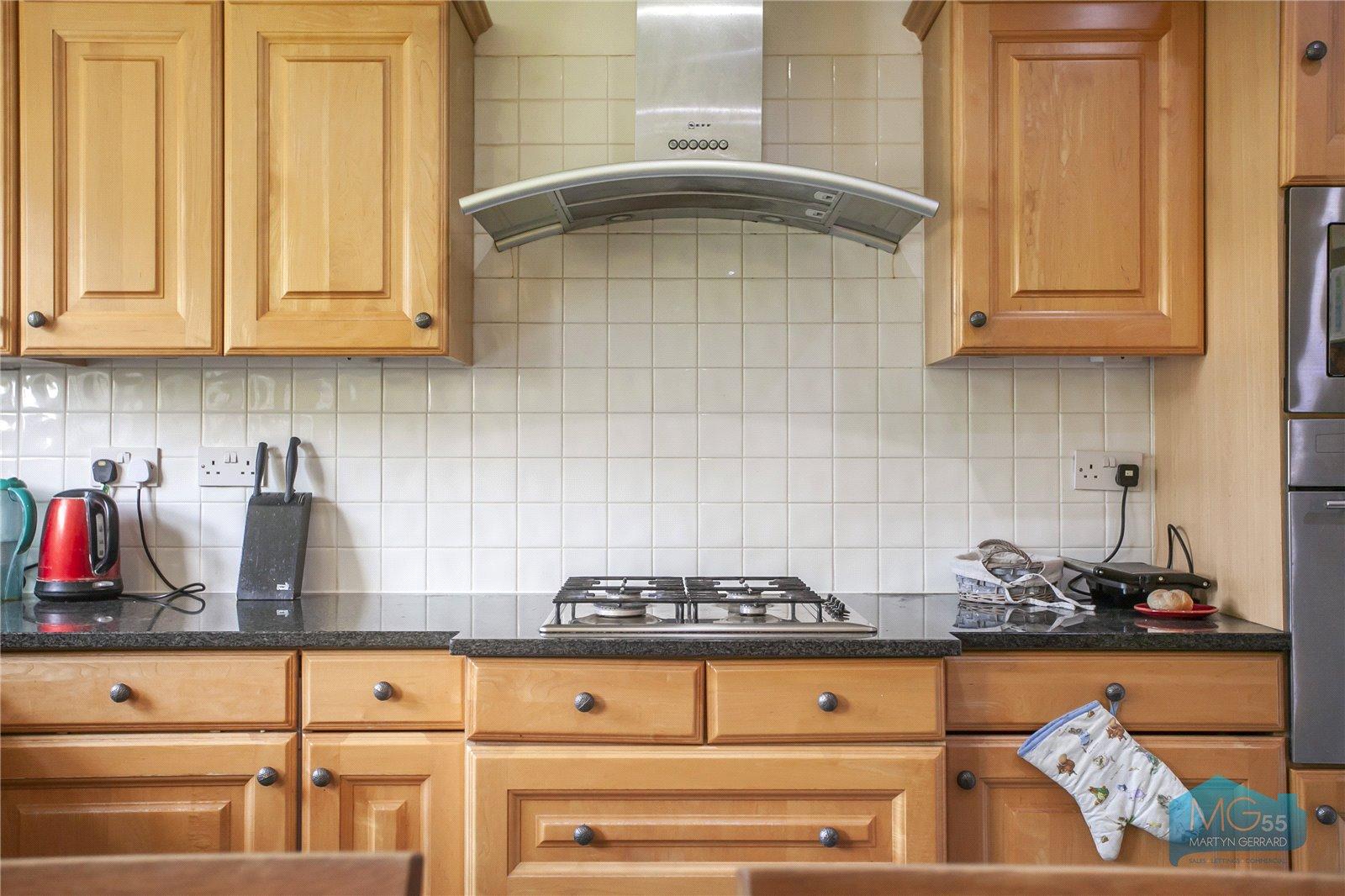 2 bedroom Apartment to rent - Martyn Gerrard