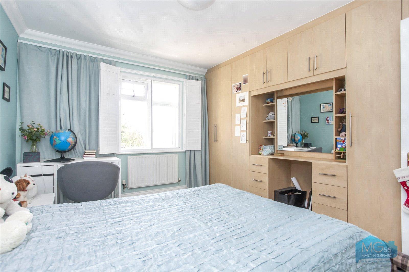 2 bedroom Apartment to rent - Martyn Gerrard