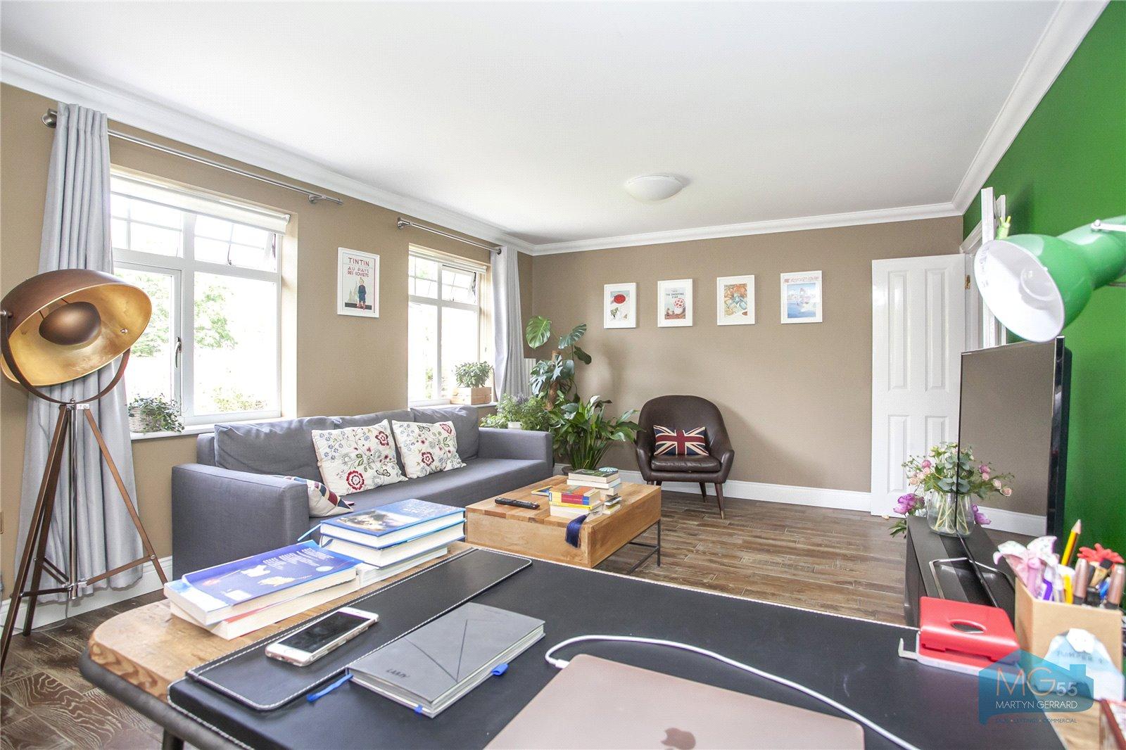 2 bedroom Apartment to rent - Martyn Gerrard