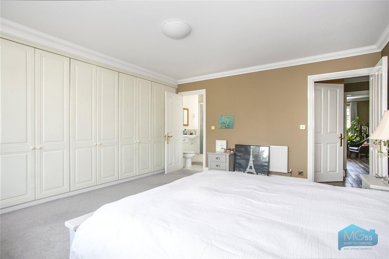 2 bedroom Apartment to rent - Martyn Gerrard