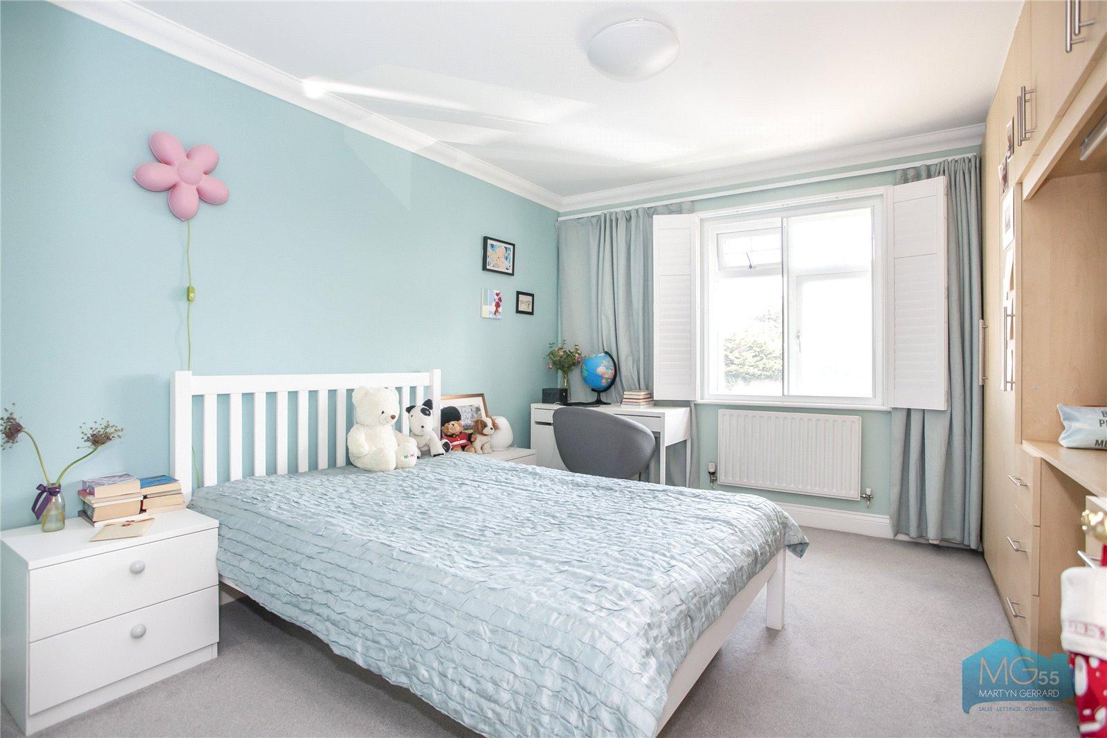 2 bedroom Apartment to rent - Martyn Gerrard
