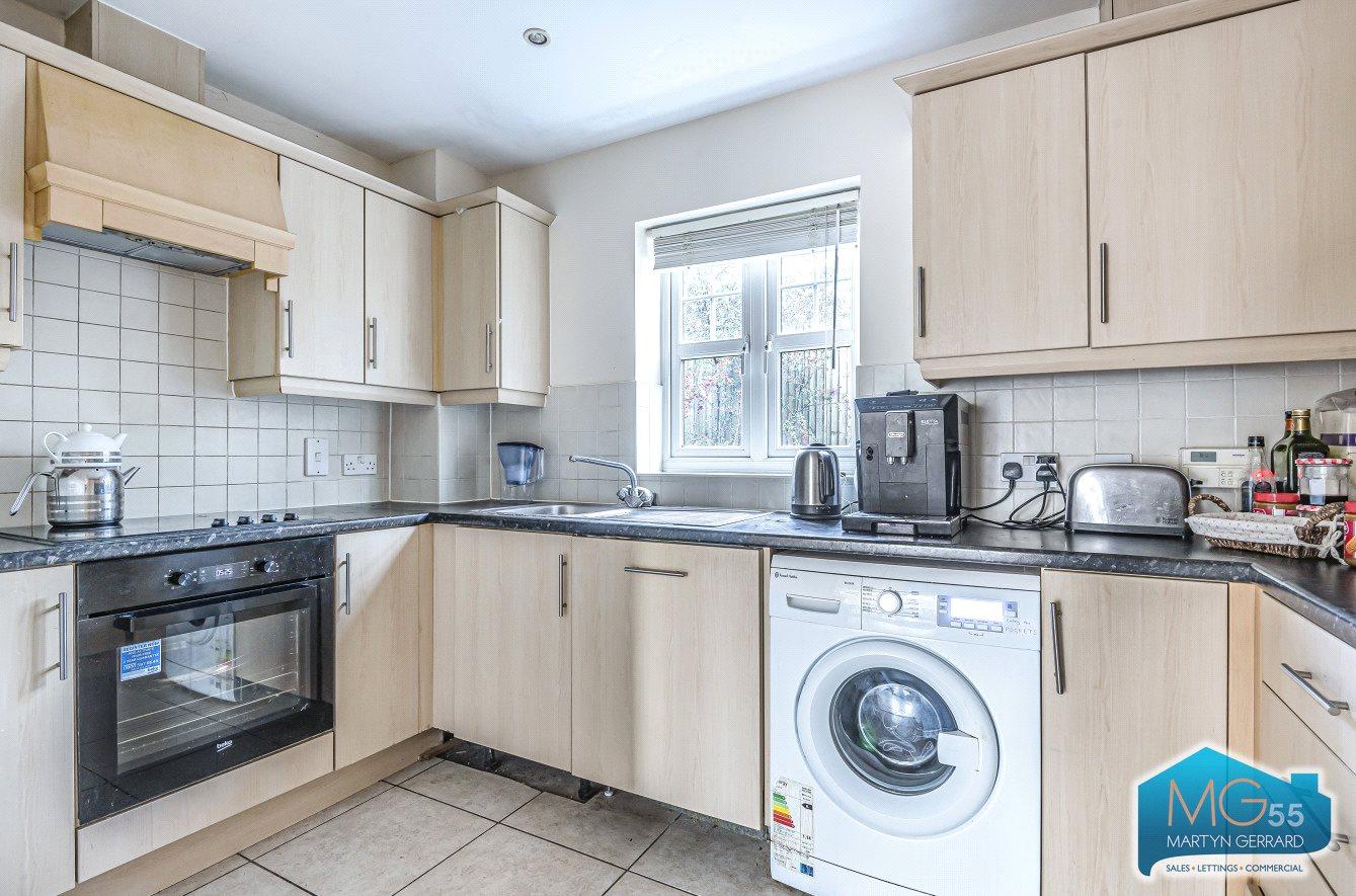 2 bedroom Ground Floor Flat to rent - Martyn Gerrard