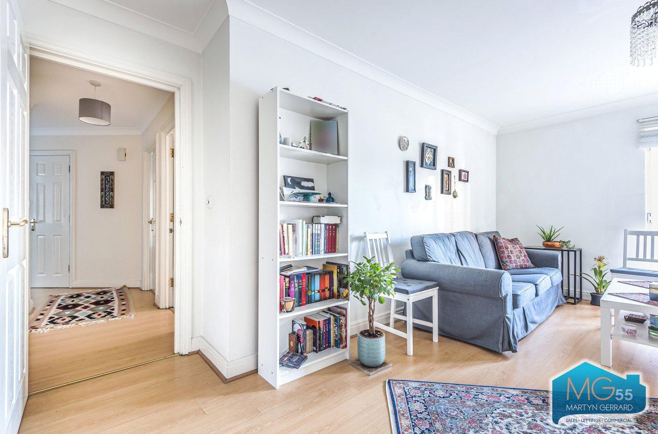 2 bedroom Ground Floor Flat to rent - Martyn Gerrard