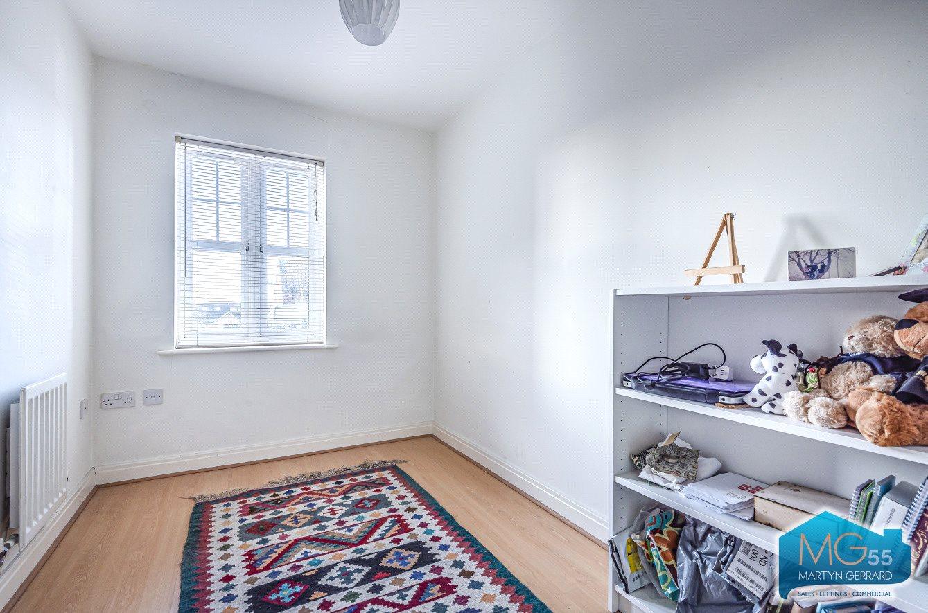 2 bedroom Ground Floor Flat to rent - Martyn Gerrard