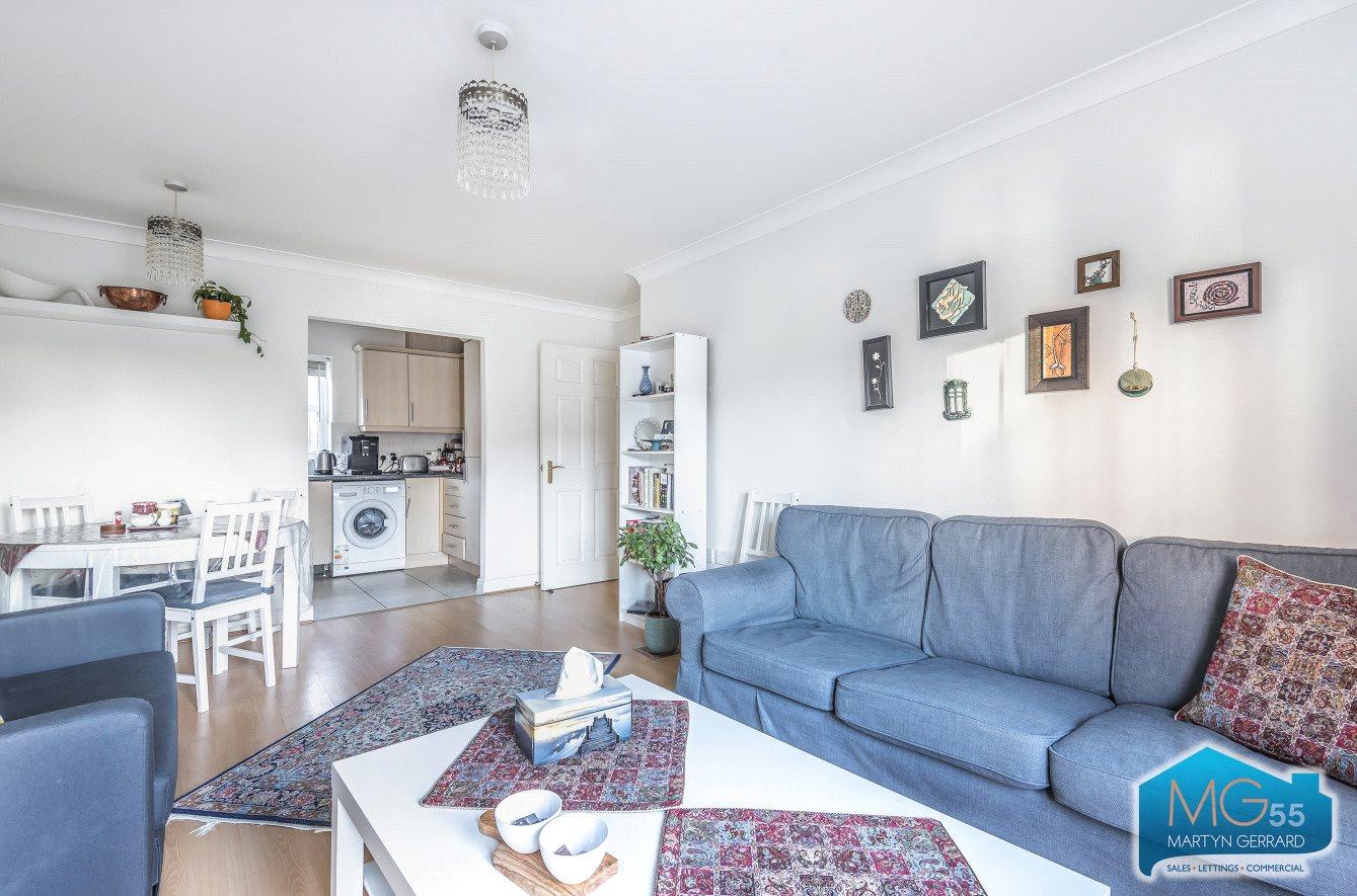 2 bedroom Ground Floor Flat to rent - Martyn Gerrard