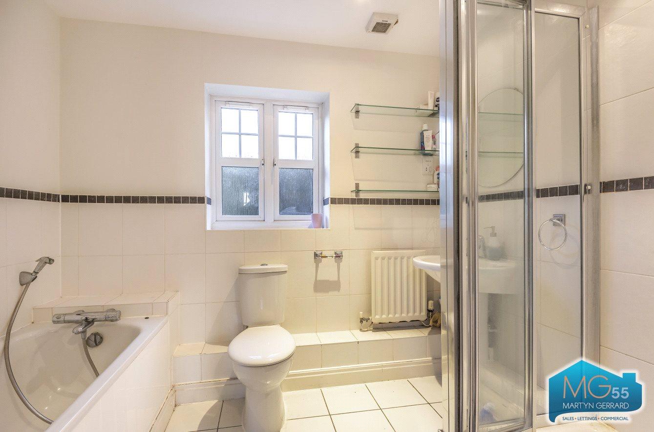 2 bedroom Ground Floor Flat to rent - Martyn Gerrard