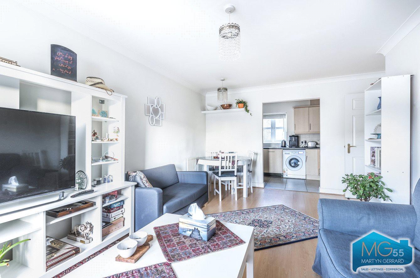 2 bedroom Ground Floor Flat to rent - Martyn Gerrard