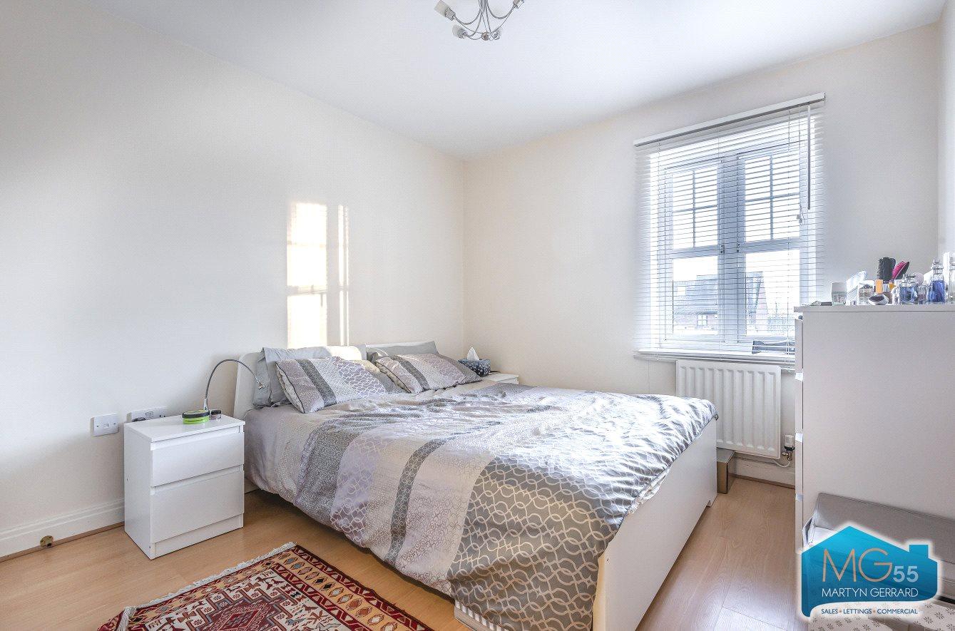 2 bedroom Ground Floor Flat to rent - Martyn Gerrard