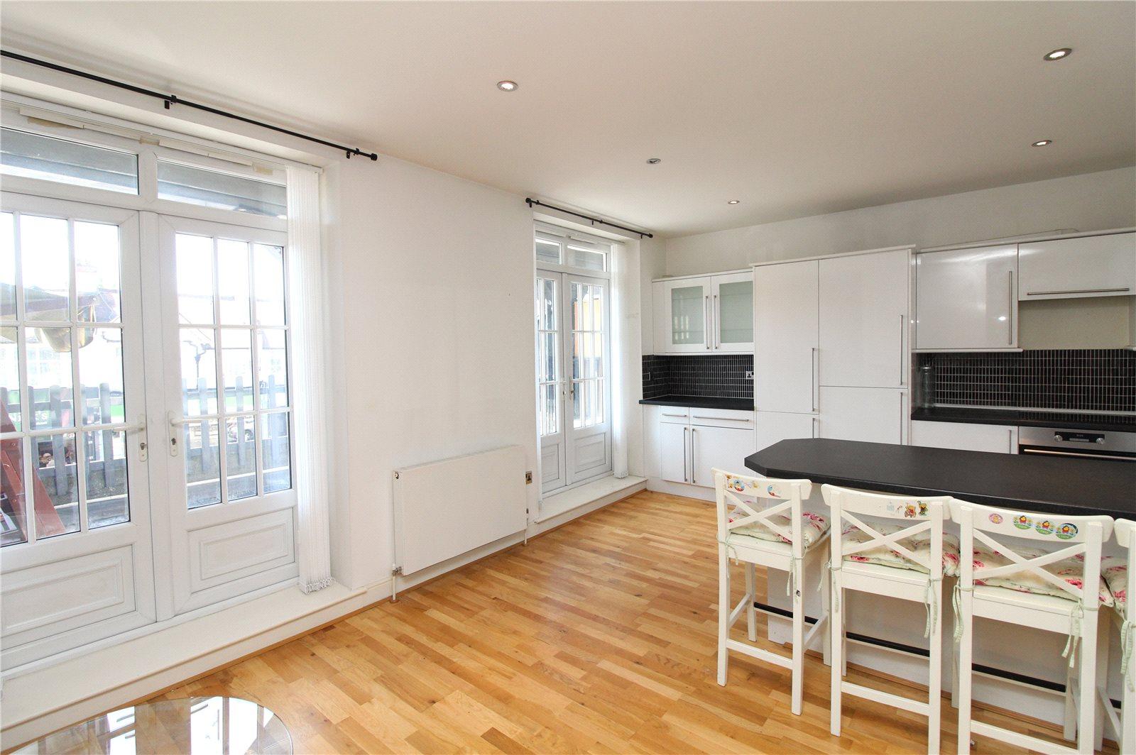 2 bedroom Apartment to rent - Martyn Gerrard