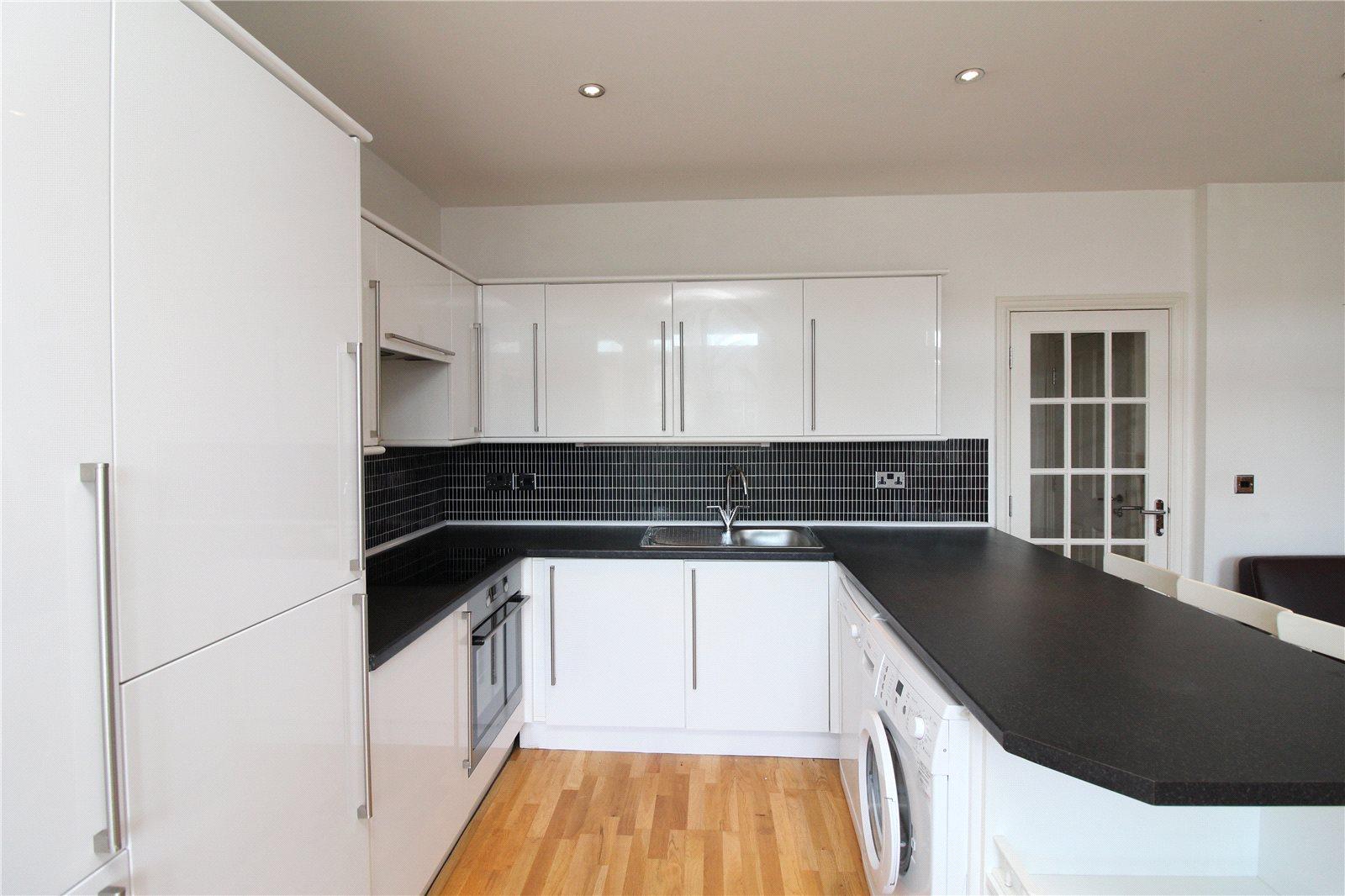 2 bedroom Apartment to rent - Martyn Gerrard