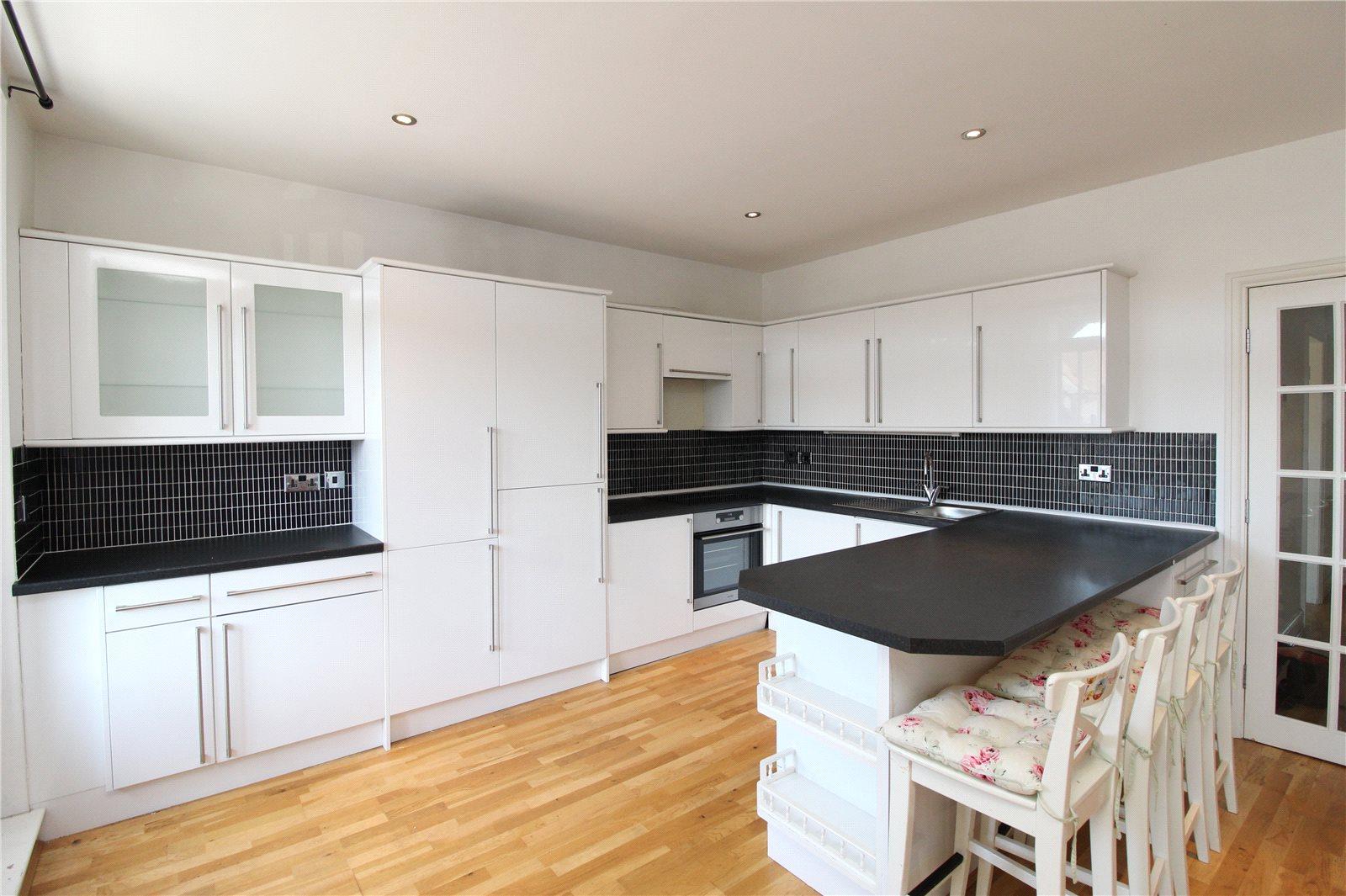 2 bedroom Apartment to rent - Martyn Gerrard