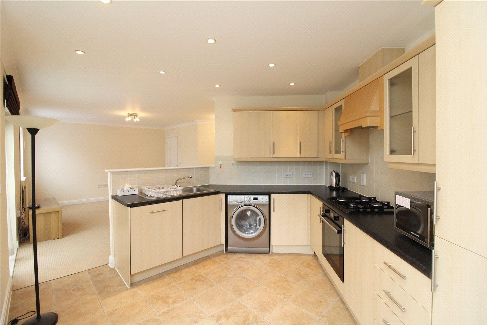 2 bedroom Ground Floor Flat to rent - Martyn Gerrard