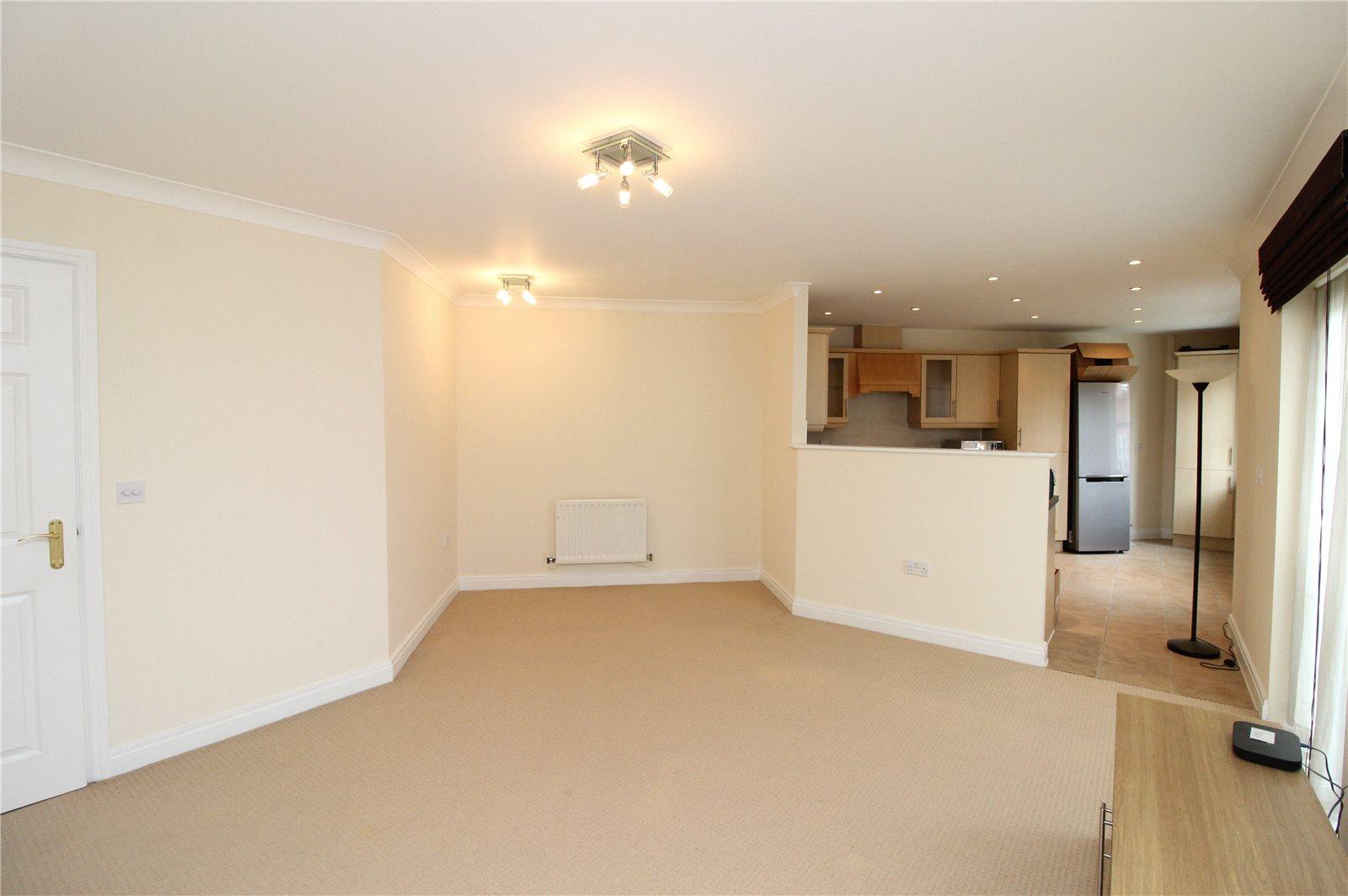 2 bedroom Ground Floor Flat to rent - Martyn Gerrard