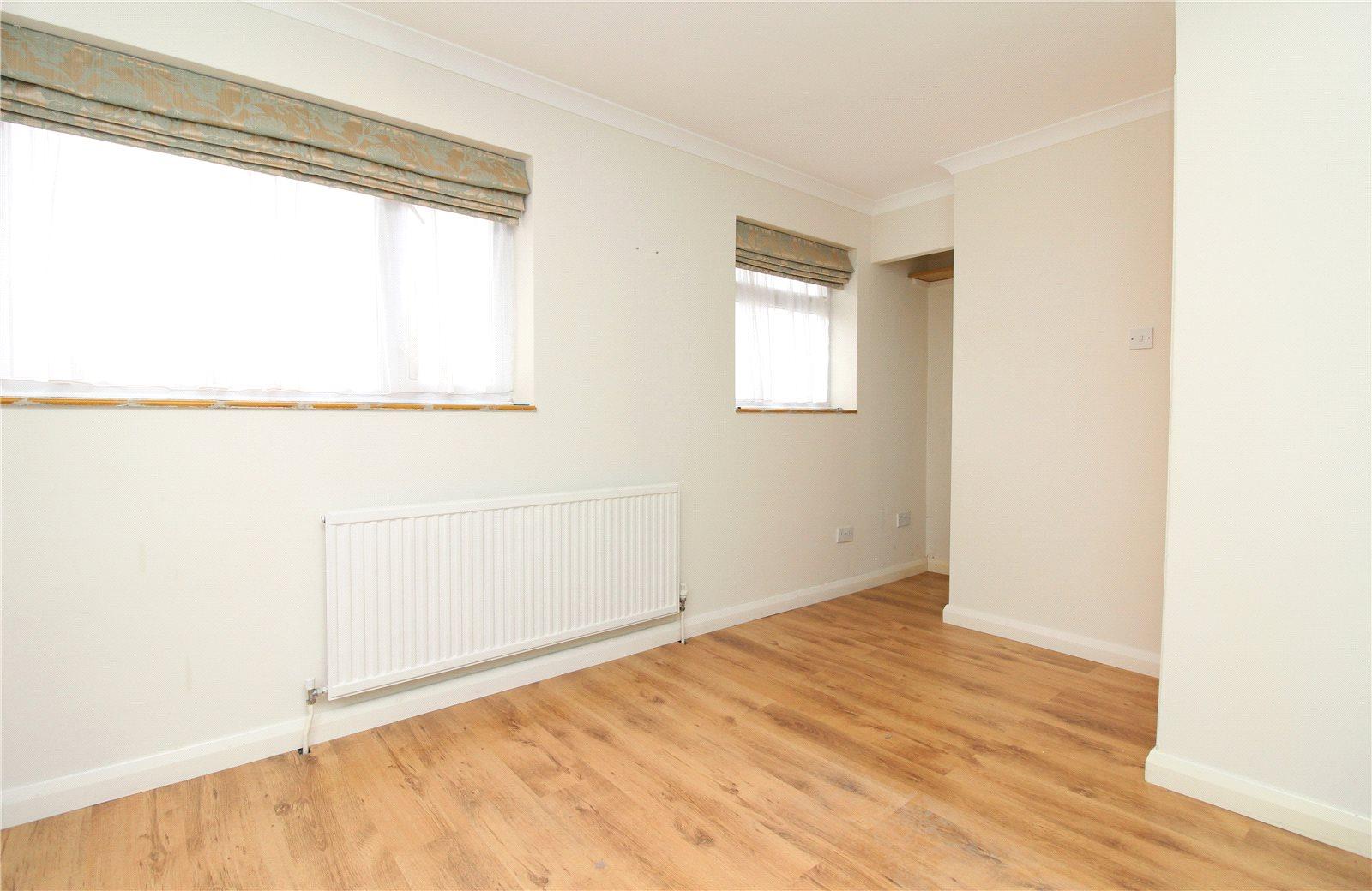 2 bedroom Semi-Detached House to rent - Martyn Gerrard