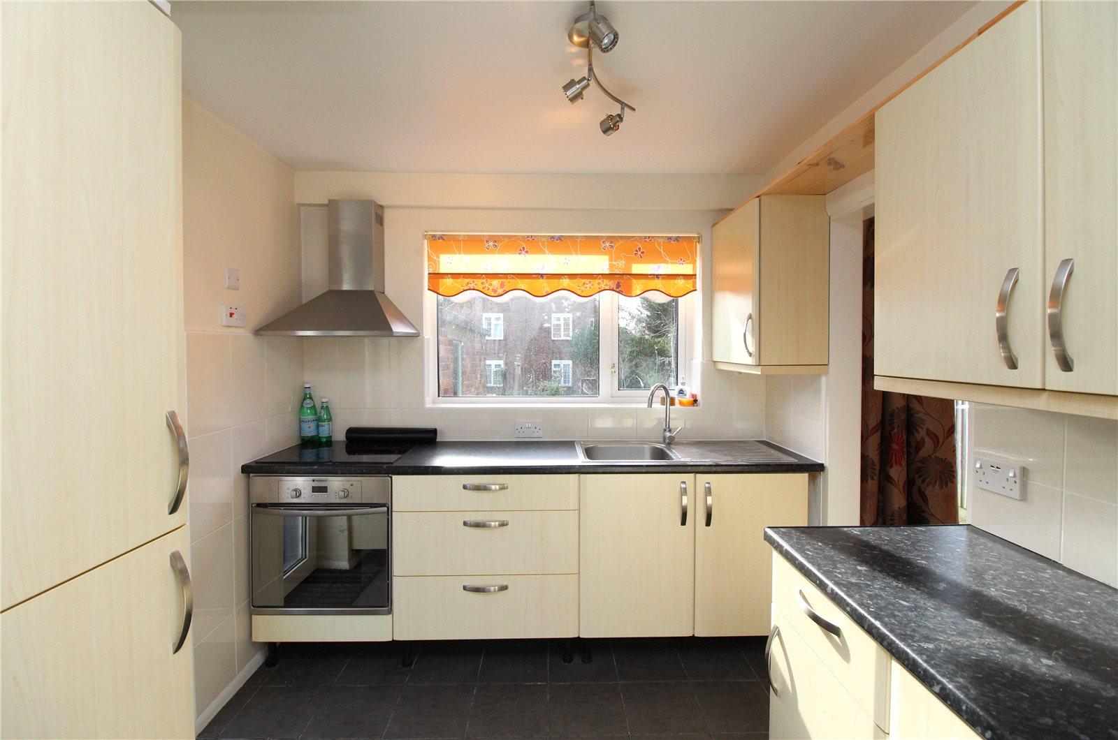 2 bedroom Semi-Detached House to rent - Martyn Gerrard