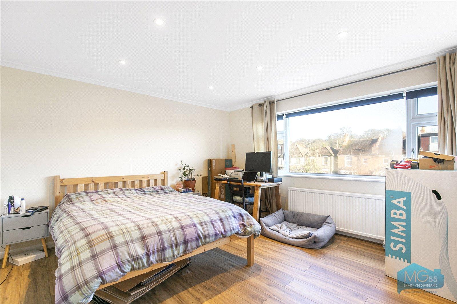 2 bedroom Apartment to rent - Martyn Gerrard