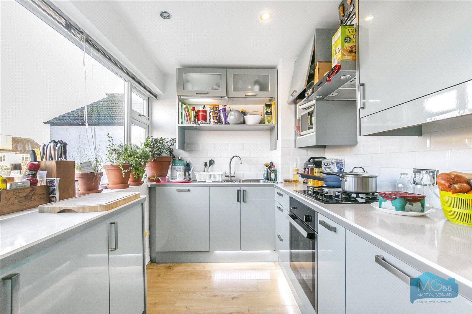 2 bedroom Apartment to rent - Martyn Gerrard