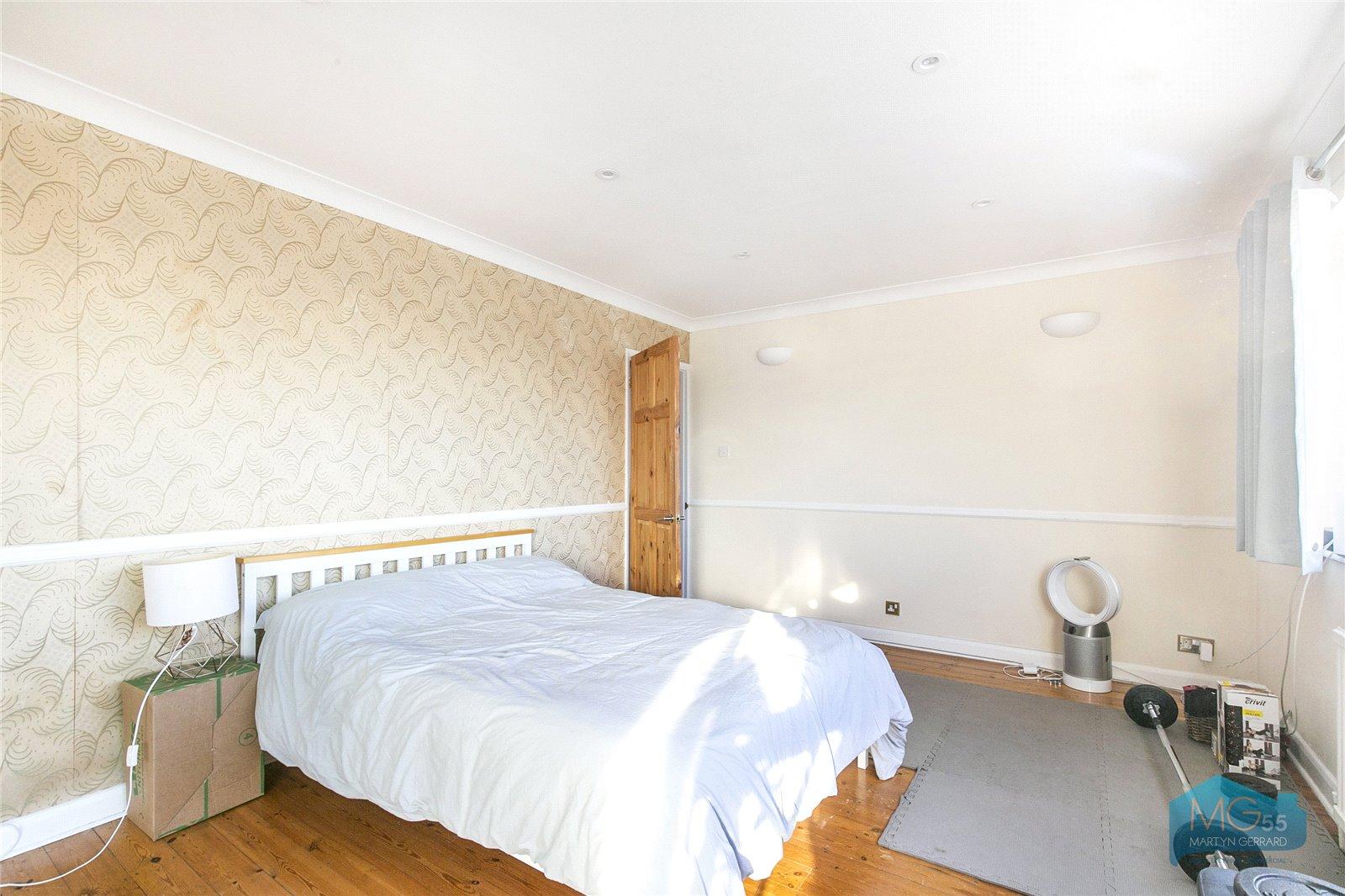 2 bedroom Apartment to rent - Martyn Gerrard